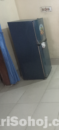 সম্পূর্ণ গৃহস্থালী আসবাবপত্র বিক্রয় – দারুণ অফার!